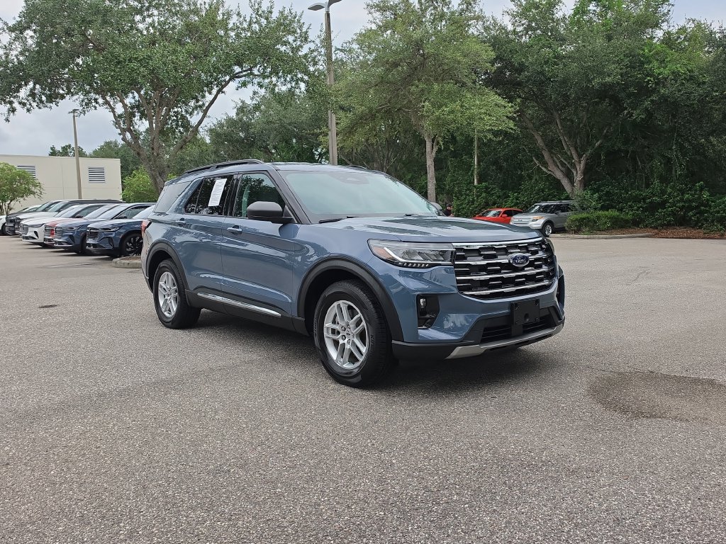 Certified 2025 Ford Explorer Active w/ Active Comfort Package RWD image 2