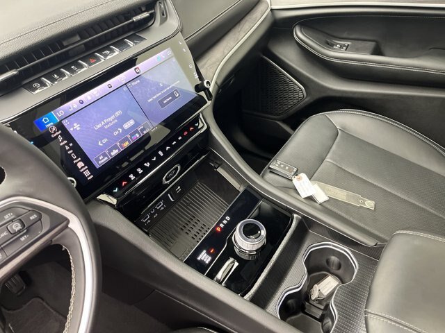 Used 2026 Jeep Grand Cherokee Limited AWD/4WD image 19
