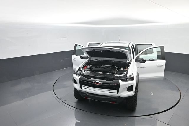 Used 2024 Chevrolet Colorado ZR2 w/ Safety Package AWD/4WD image 39