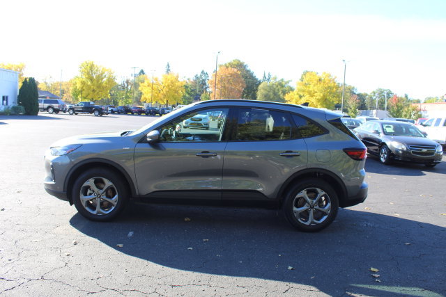 Certified 2025 Ford Escape ST-Line Select AWD/4WD image 9