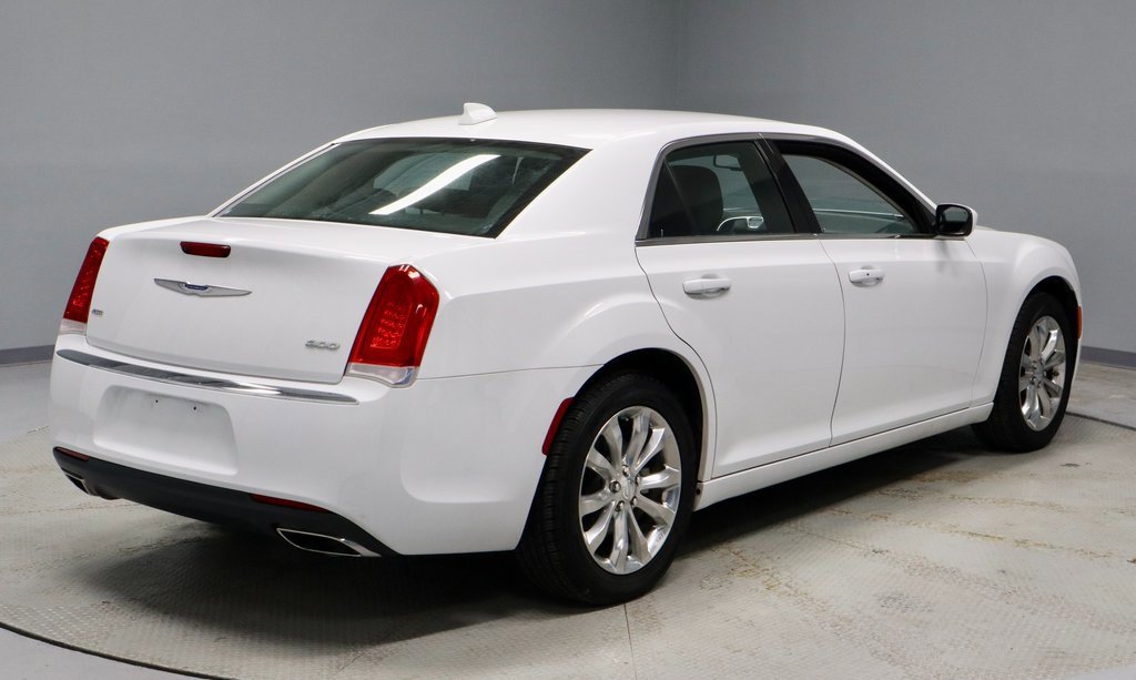 Used 2022 Chrysler 300 Touring image 5