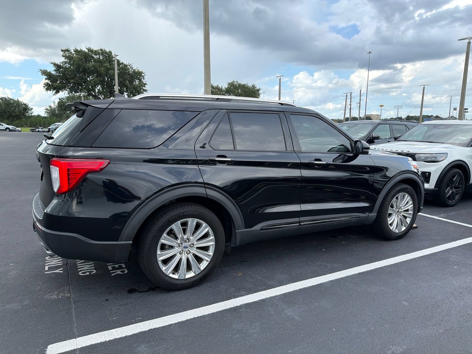 Certified 2021 Ford Explorer Limited w/ Equipment Group 301A RWD image 3