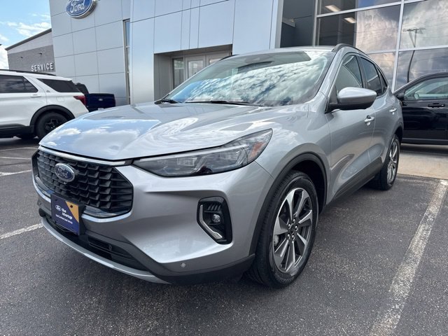 Certified 2023 Ford Escape Platinum w/ Class II Trailer Tow Package AWD/4WD image 3
