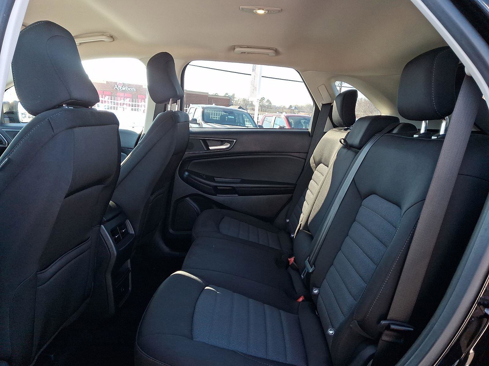 Certified 2023 Ford Edge SE w/ Black Appearance Package image 12