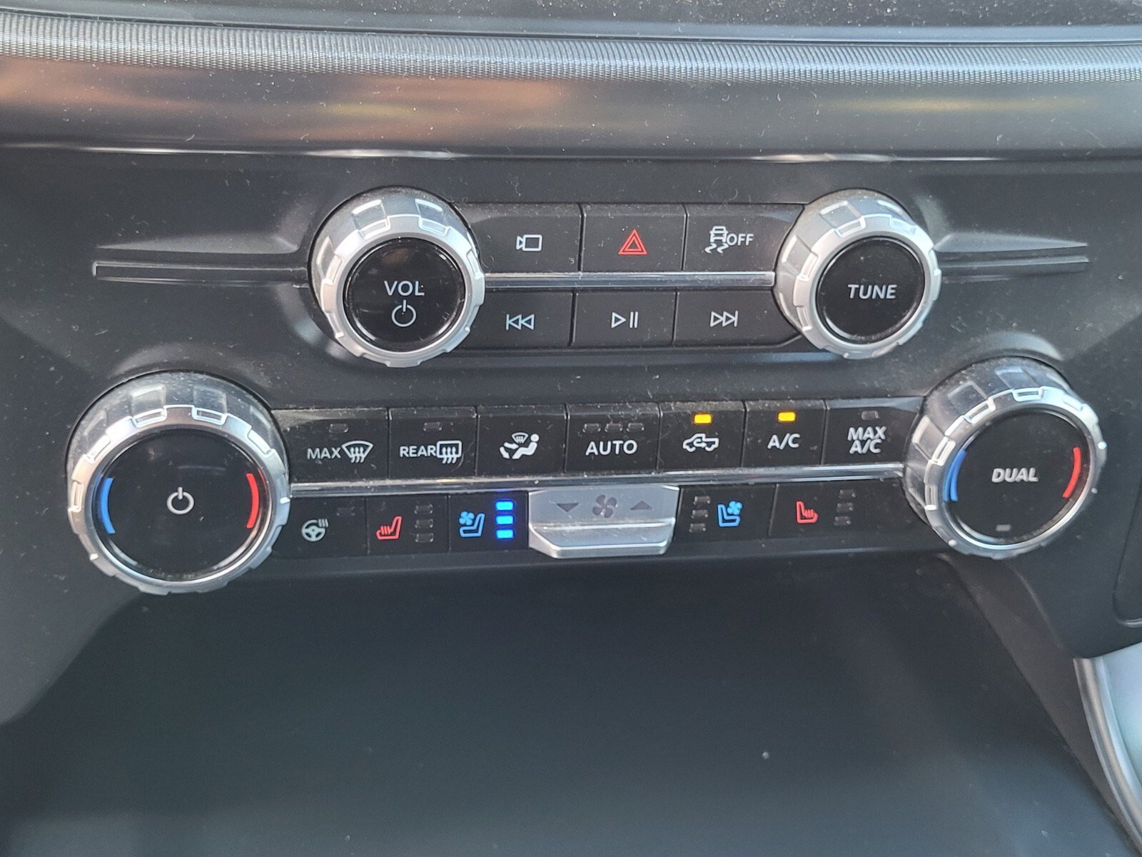 Certified 2025 Ford F150 Lariat w/ Equipment Group 502A High AWD/4WD image 23