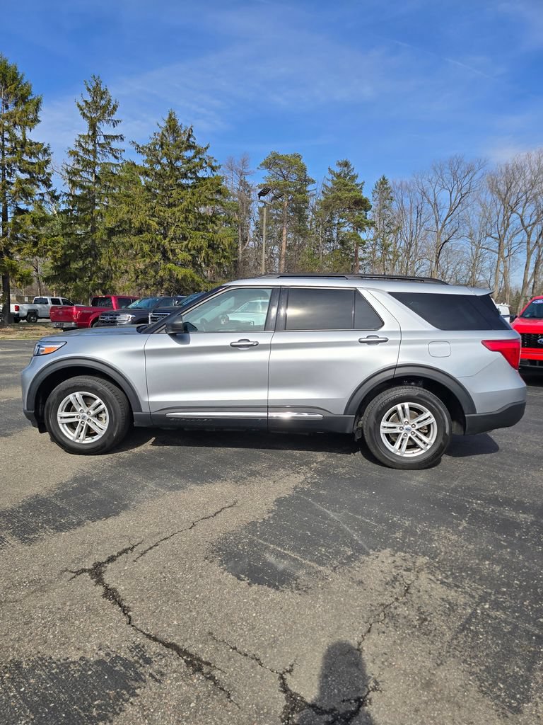 Certified 2023 Ford Explorer XLT w/ Equipment Group 202A AWD/4WD image 2