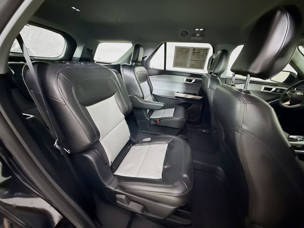 Certified 2022 Ford Explorer XLT w/ Equipment Group 202A image 28