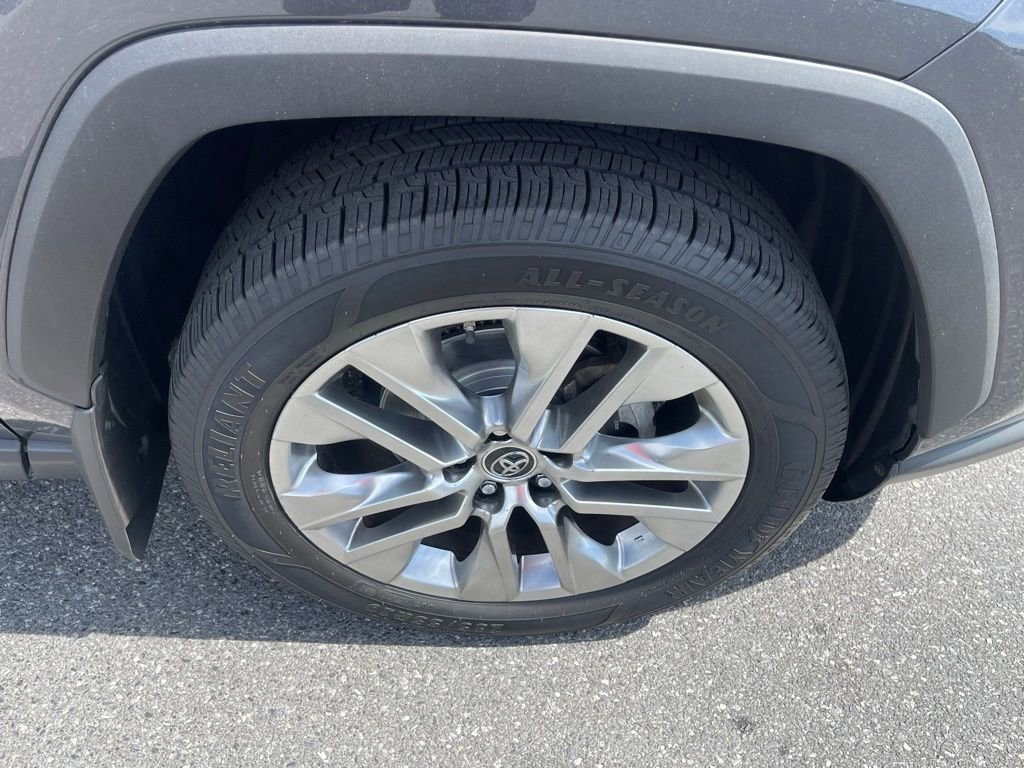 Used 2019 Toyota RAV4 XLE Premium w/ Cold Weather Package AWD/4WD image 14