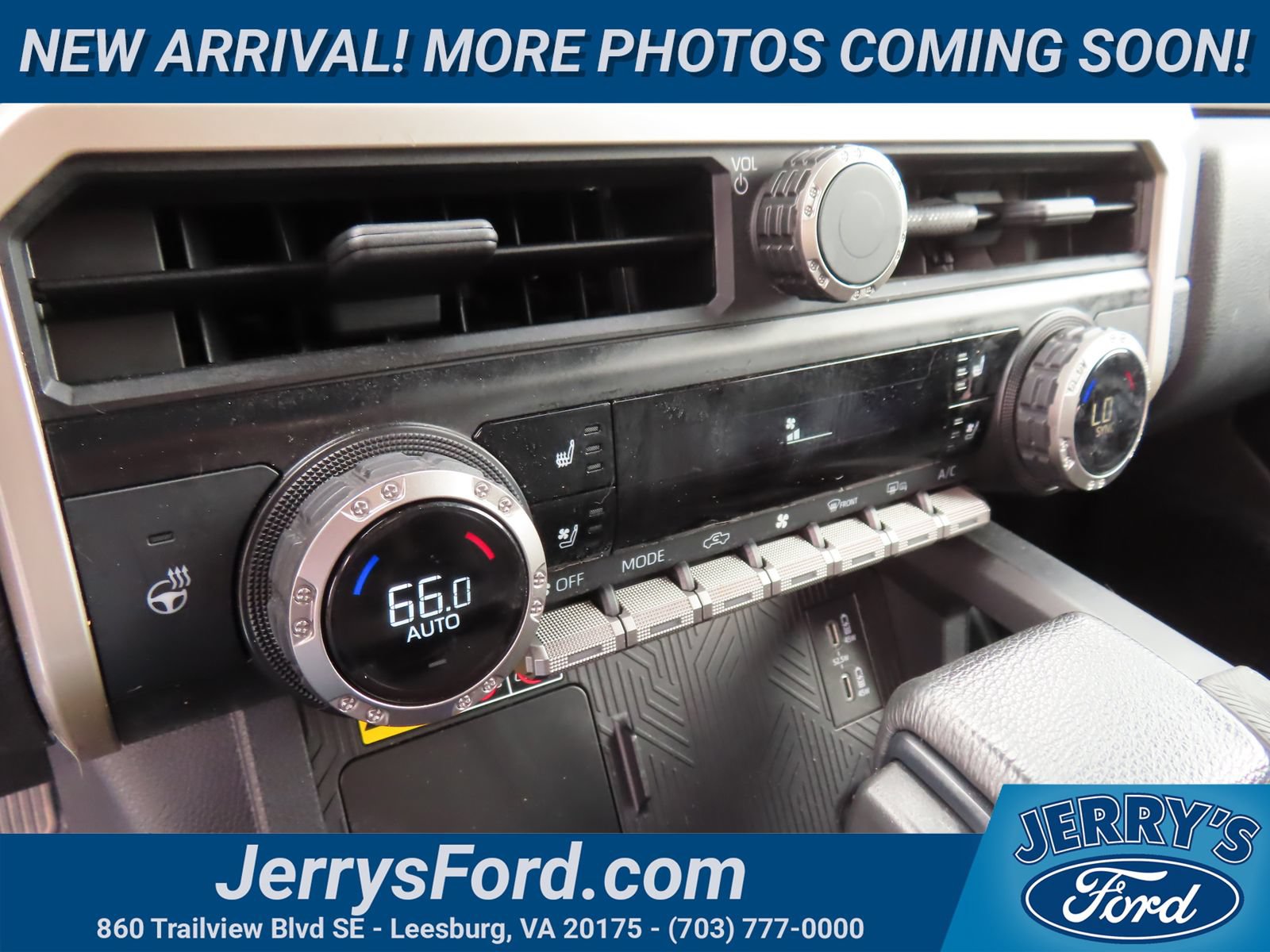 Used 2024 Toyota Tacoma TRD Off-Road w/ TRD Off Road Premium Package AWD/4WD image 27