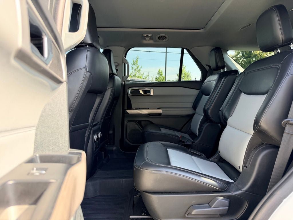 Certified 2024 Ford Explorer XLT w/ Equipment Group 202A RWD image 15