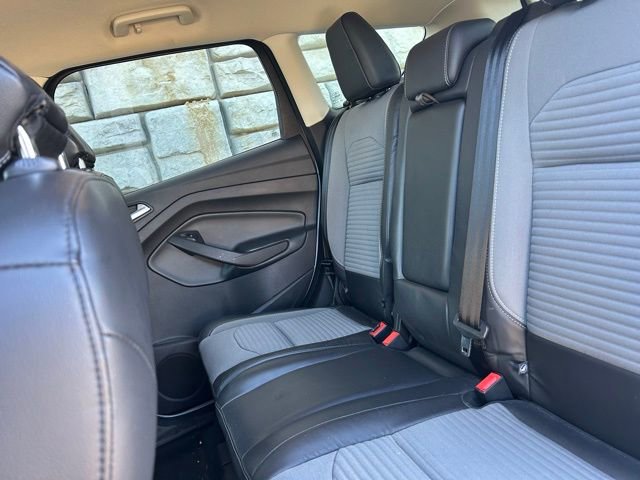 Certified 2018 Ford Escape SE w/ SE Sport Appearance Package image 9