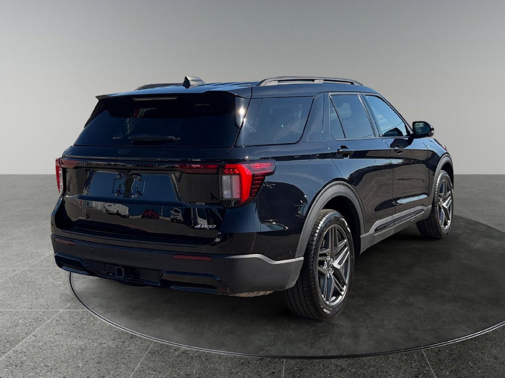 Certified 2025 Ford Explorer ST-Line w/ ST-Line Street Pack AWD/4WD image 10