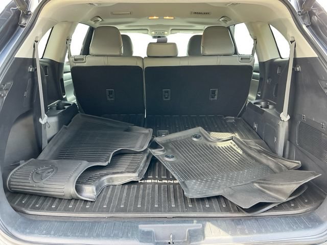 Used 2021 Toyota Highlander XLE AWD/4WD image 19