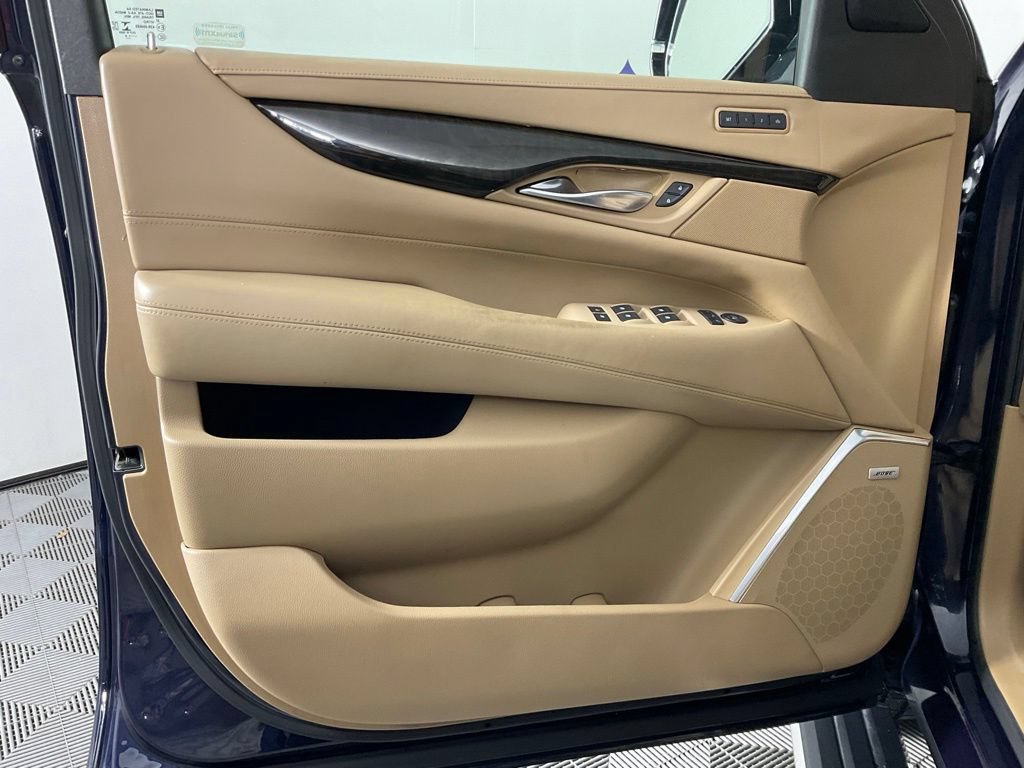 Used 2019 Cadillac Escalade Platinum AWD/4WD image 12