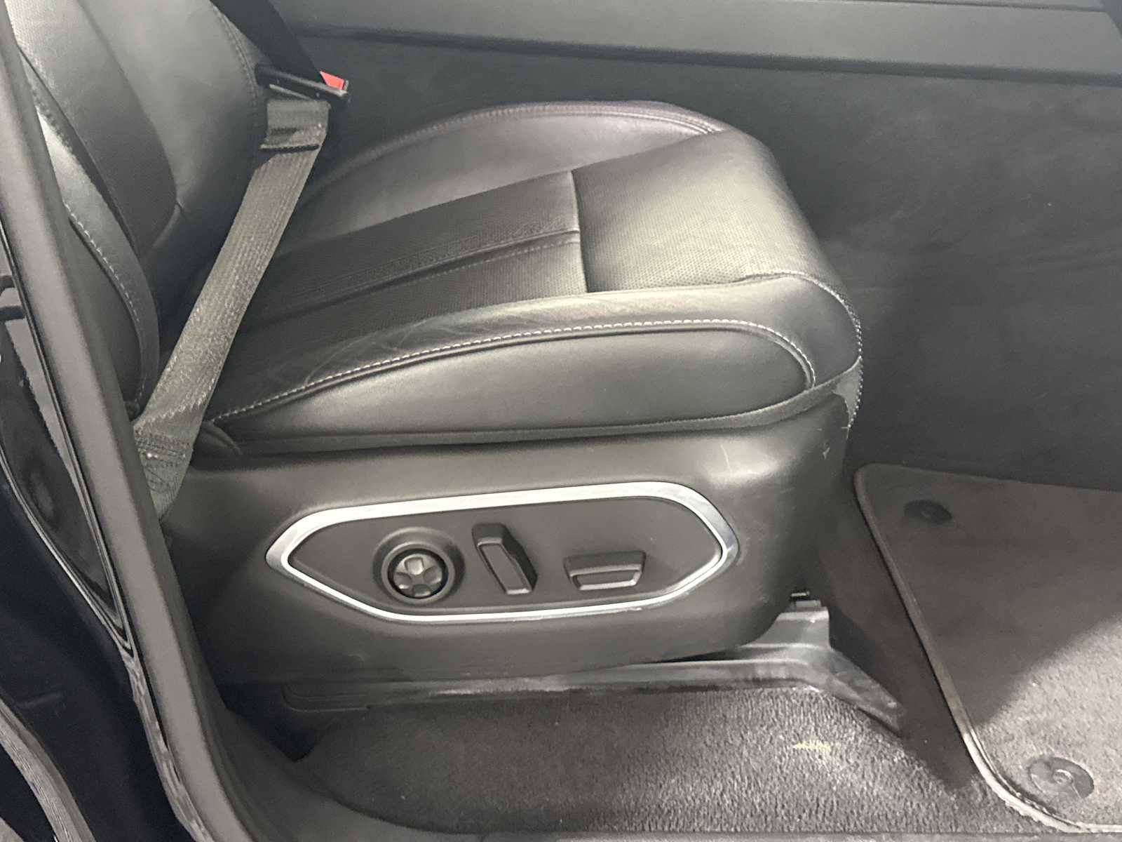 Used 2024 Jeep Wagoneer L Series II w/ Flexible Seating Group image 16