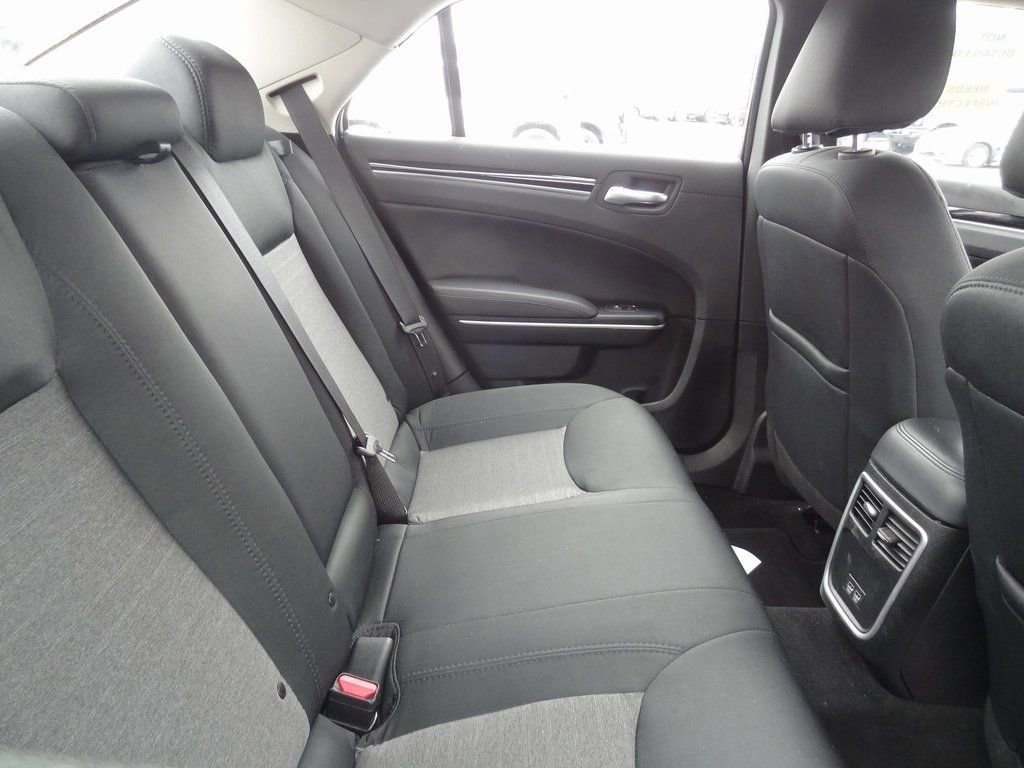 Used 2023 Chrysler 300 Touring image 10