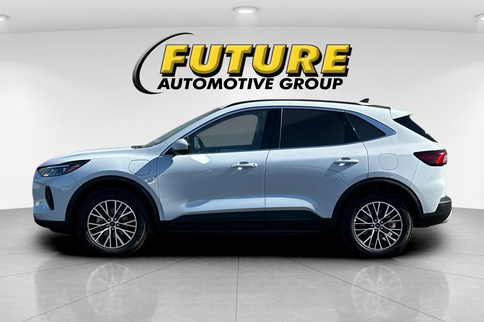 Certified 2025 Ford Escape SE w/ PHEV Premium Package FWD image 6