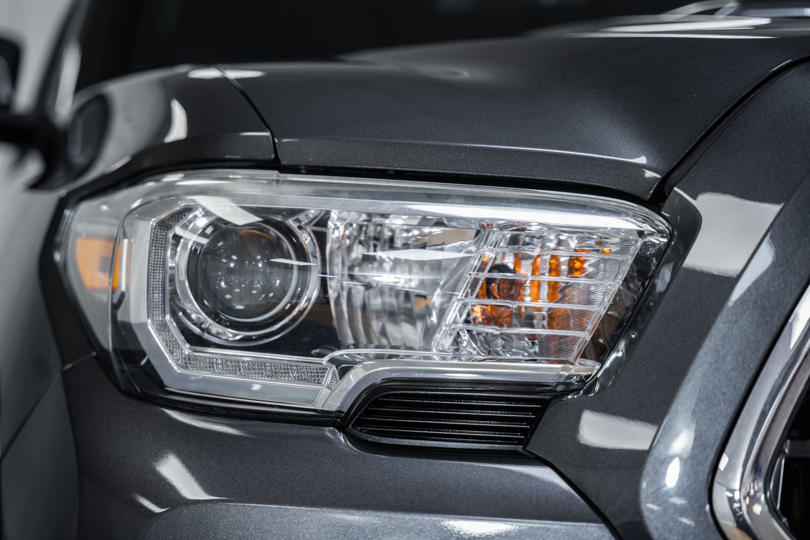 Used 2019 Toyota Tacoma TRD Sport image 7