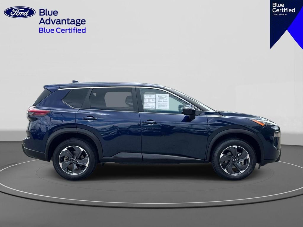 Used 2024 Nissan Rogue SV FWD image 4