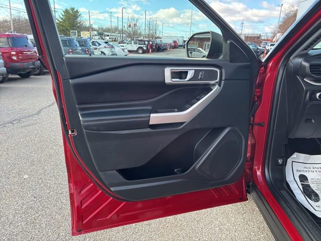 Certified 2023 Ford Explorer XLT w/ Equipment Group 202A image 18