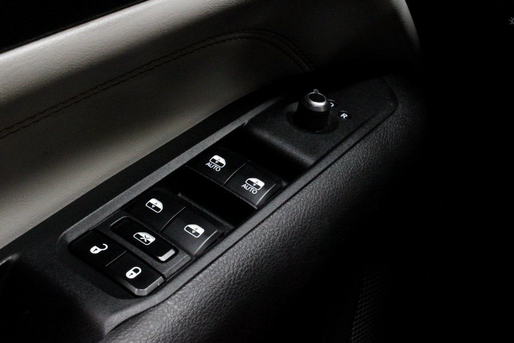 Used 2024 Jeep Compass Limited image 25