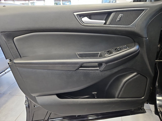 Certified 2024 Ford Edge SE w/ Black Appearance Package AWD/4WD image 11