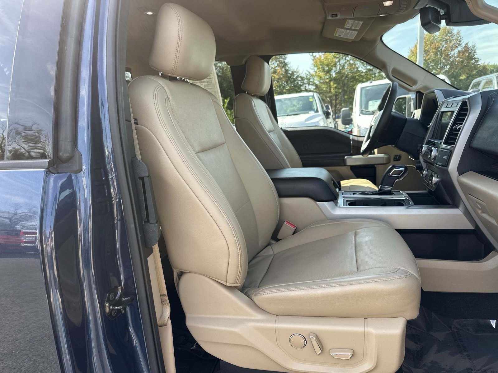 Certified 2017 Ford F150 Lariat w/ Equipment Group 502A Luxury AWD/4WD image 27