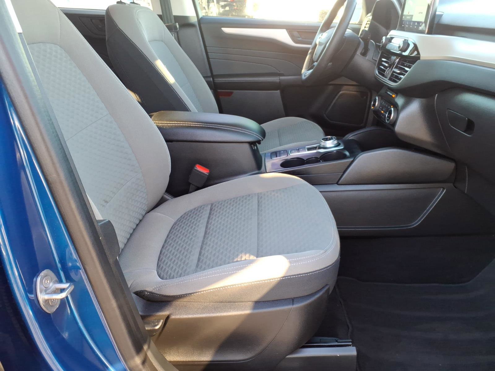 Certified 2022 Ford Escape SE w/ SE Sport Appearance Package image 11