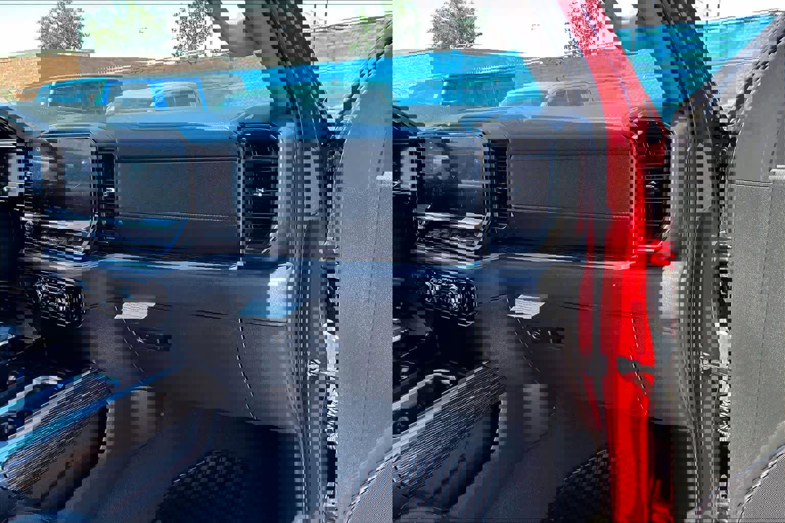 Used 2022 GMC Sierra 1500 Elevation w/ Elevation Premium Package AWD/4WD image 17