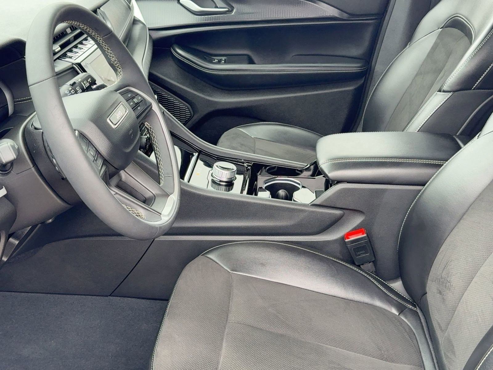 Used 2023 Jeep Grand Cherokee Altitude image 10