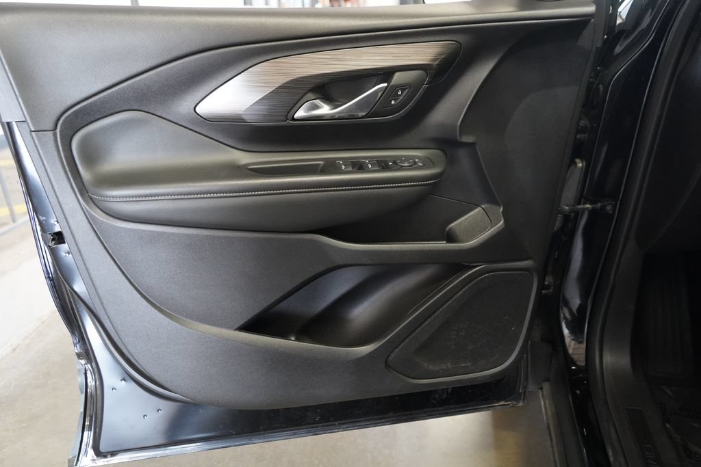 Used 2024 GMC Terrain SLE AWD/4WD image 16