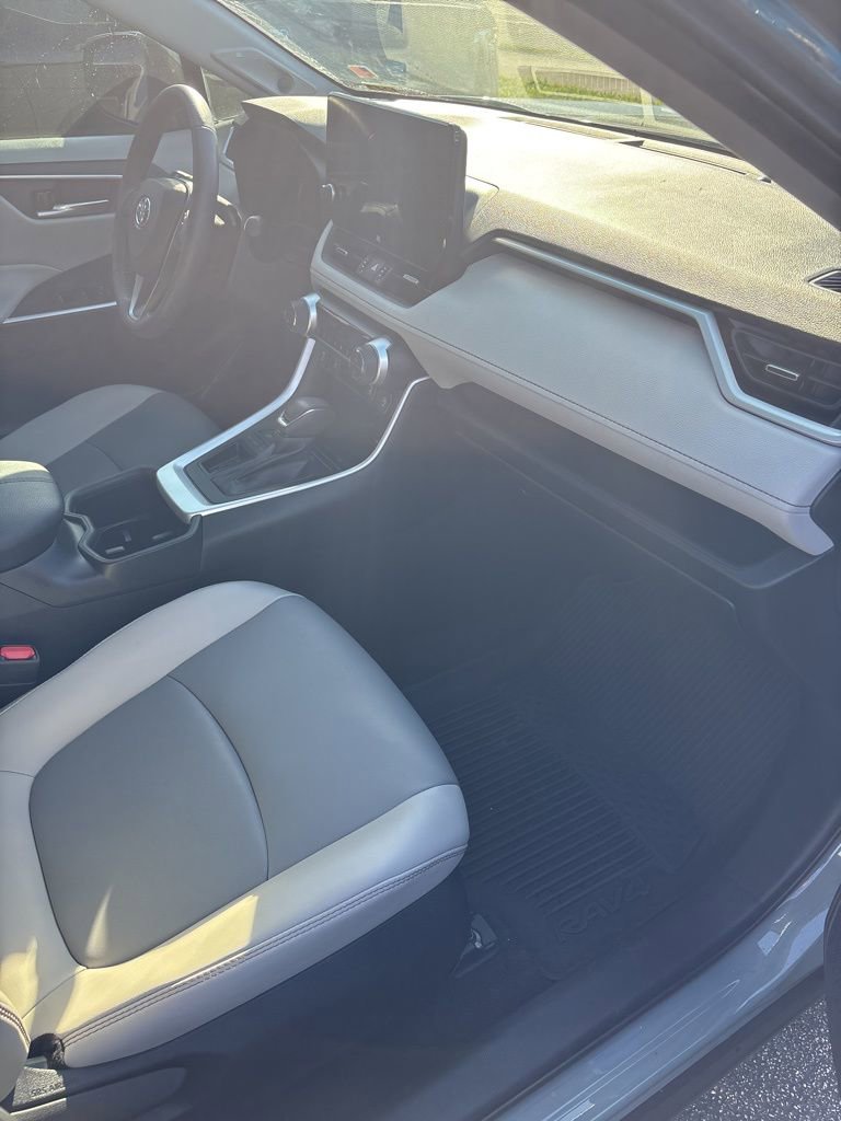 Used 2023 Toyota RAV4 XLE Premium image 13