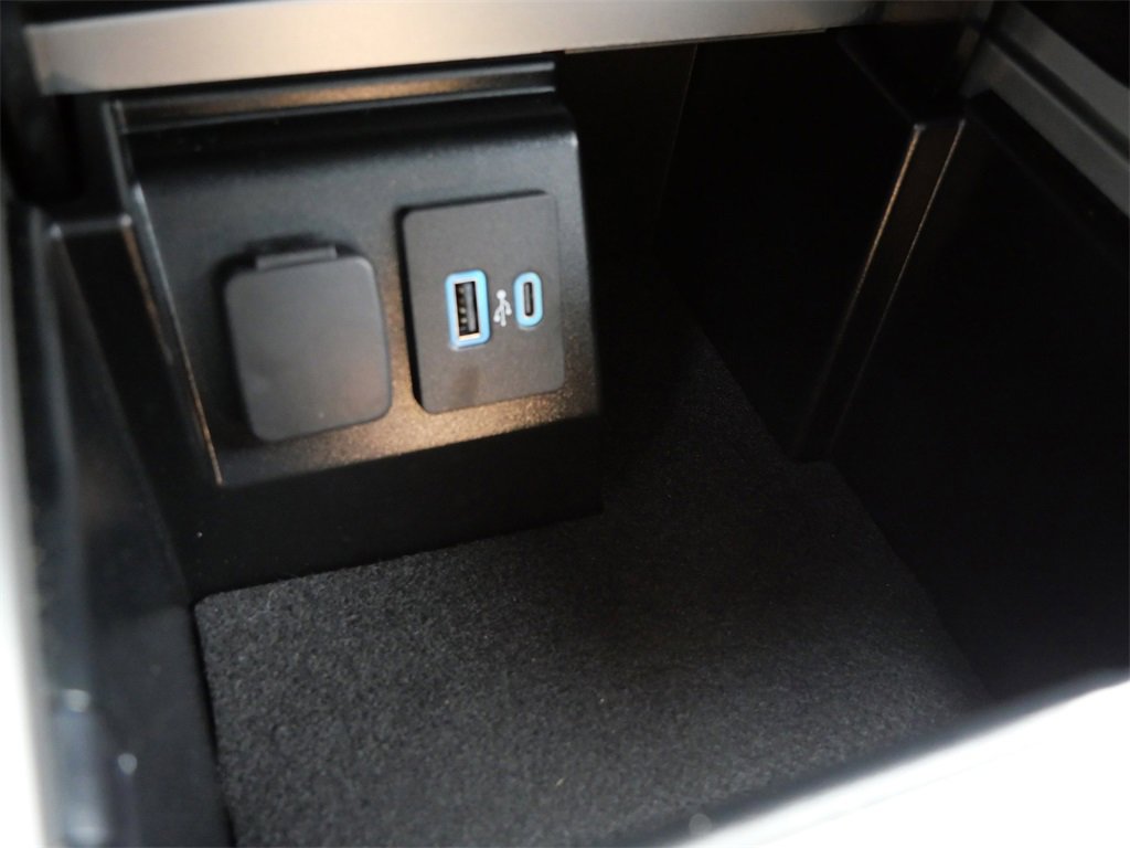 Certified 2022 Ford Explorer XLT w/ Equipment Group 202A image 21