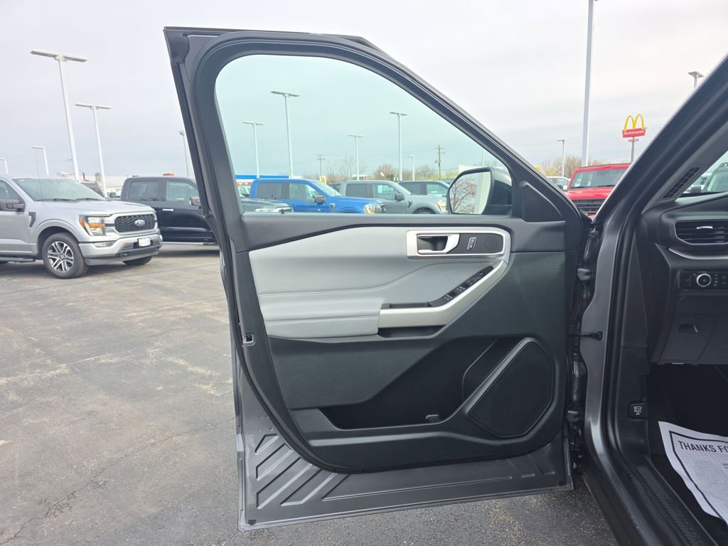 Certified 2023 Ford Explorer XLT w/ Equipment Group 202A image 15