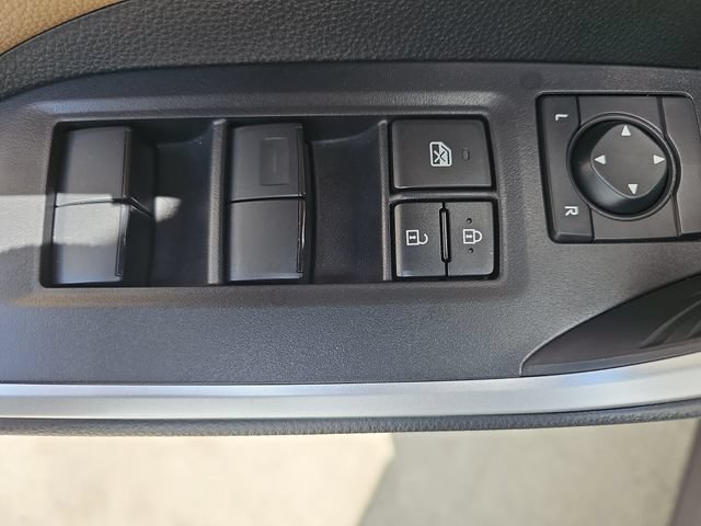 Used 2025 Toyota RAV4 LE AWD/4WD image 27