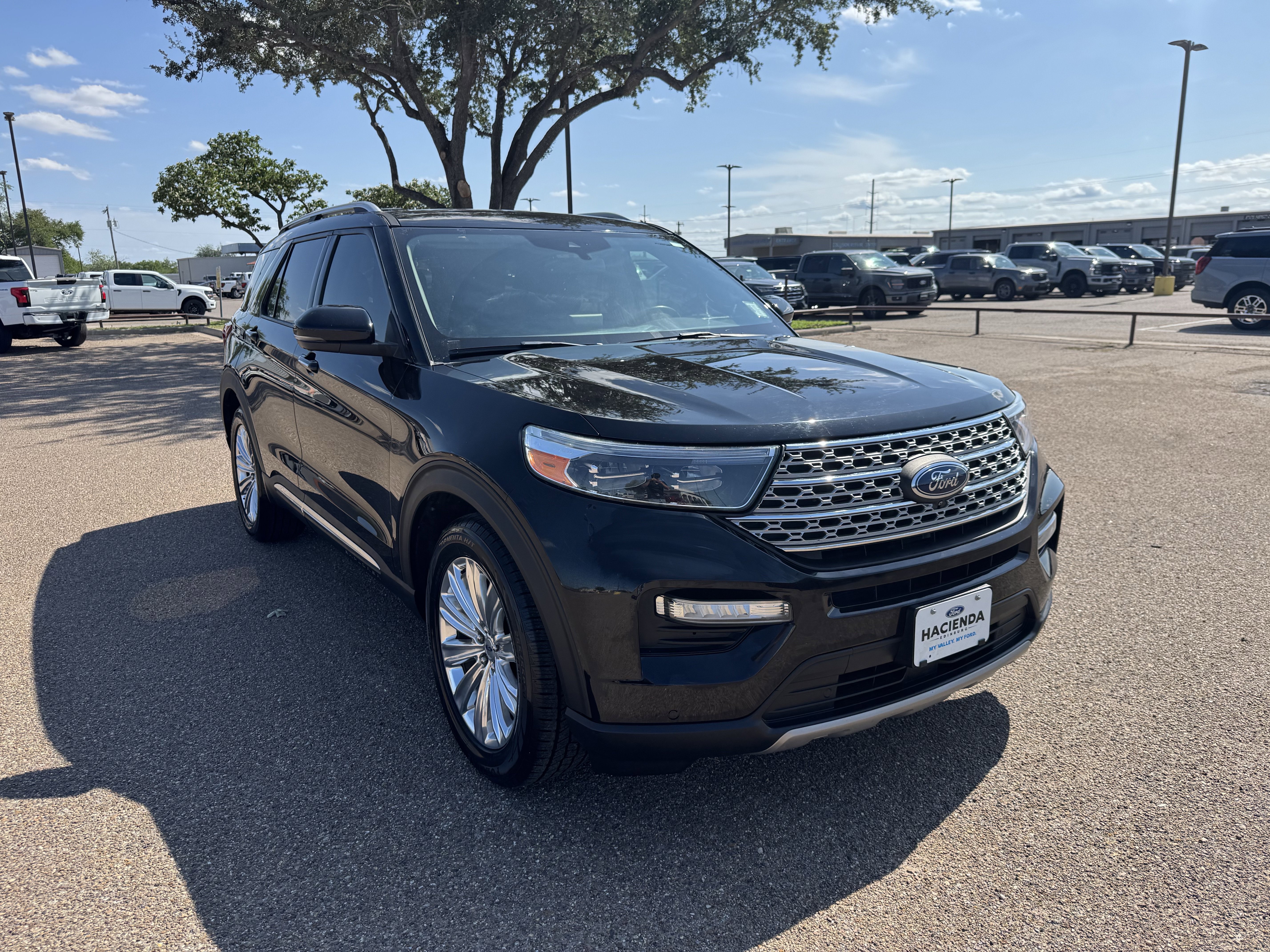 Certified 2022 Ford Explorer Limited w/ Limited Technology Package RWD image 5