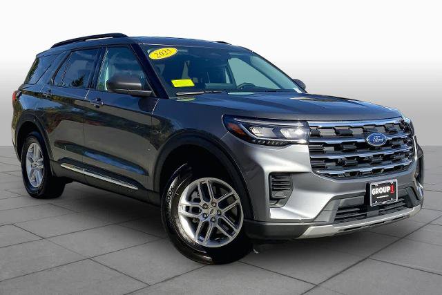 Certified 2025 Ford Explorer Active AWD/4WD image 3
