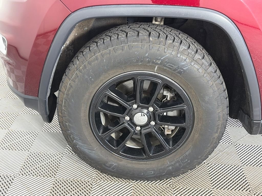 Used 2018 Jeep Grand Cherokee Laredo AWD/4WD image 8