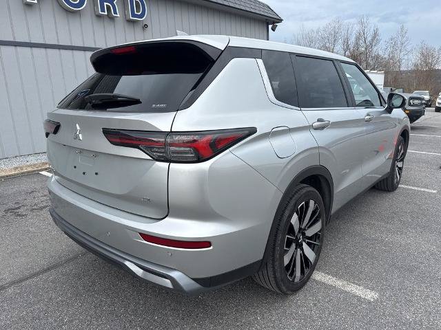 Used 2025 Mitsubishi Outlander AWD image 3