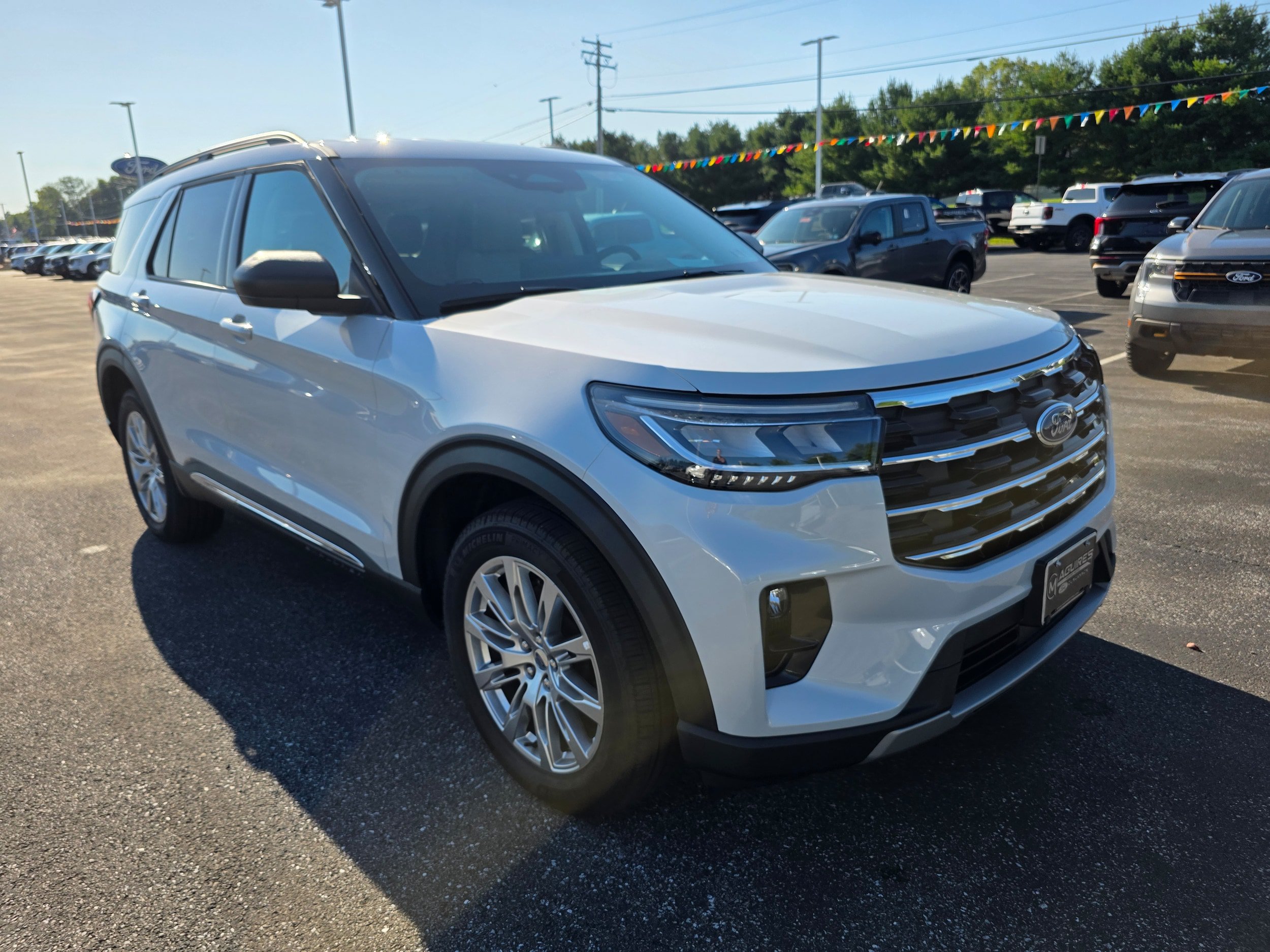 Certified 2025 Ford Explorer Active w/ Active Comfort Package AWD/4WD image 7