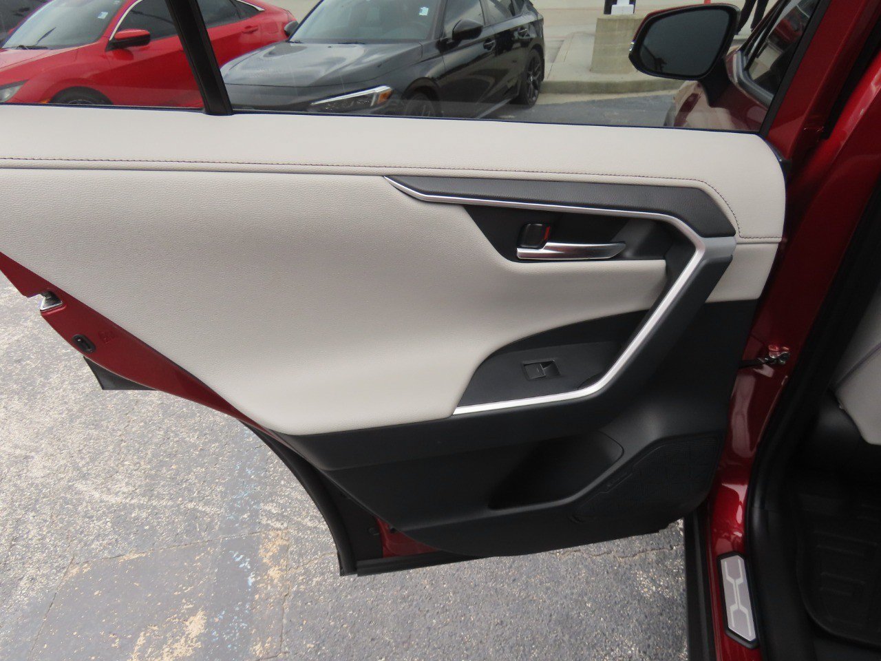 Used 2025 Toyota RAV4 Limited AWD/4WD image 20