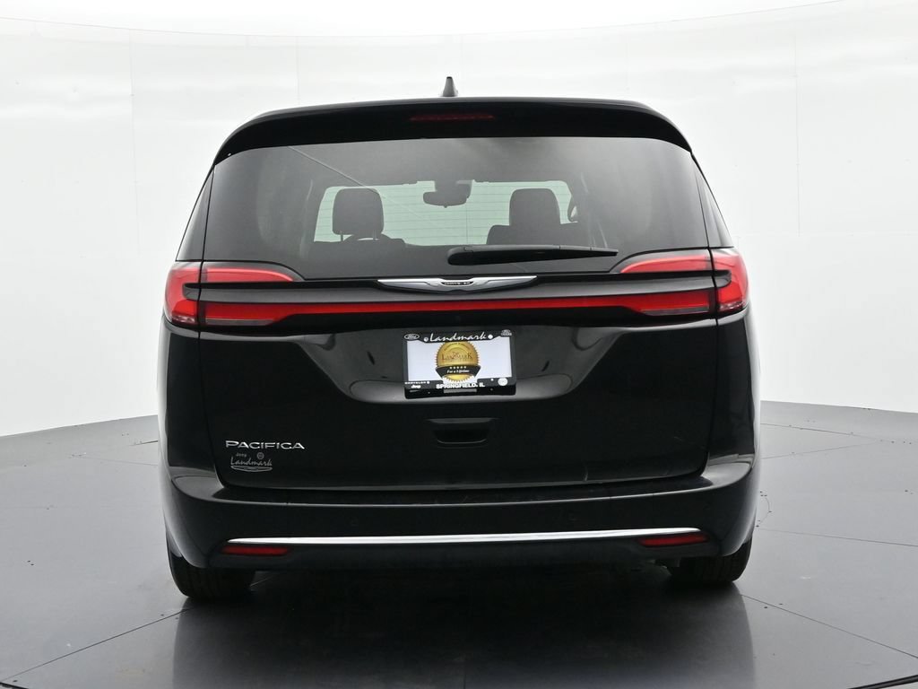 Used 2024 Chrysler Pacifica Touring-L FWD image 7