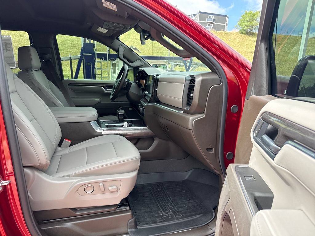 Used 2026 Chevrolet Silverado 1500 LTZ w/ LTZ Convenience Package II AWD/4WD image 29
