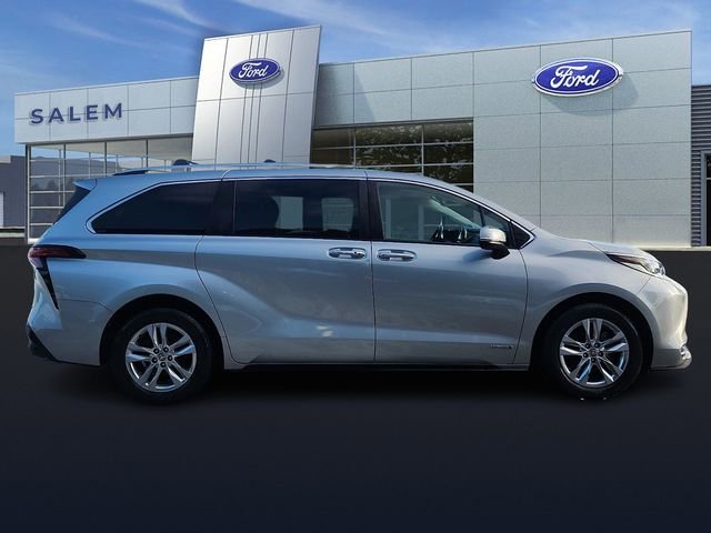 Used 2021 Toyota Sienna Limited image 2