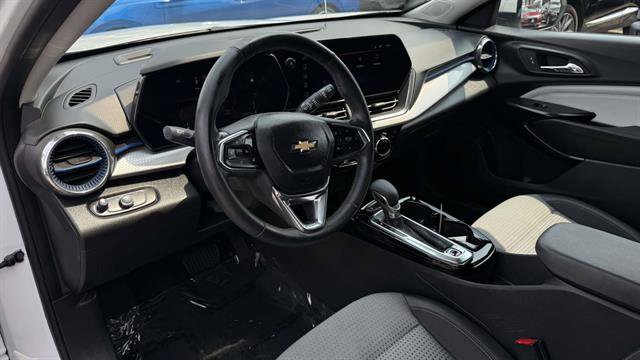 Used 2024 Chevrolet Trax LT w/ Driver Confidence Package FWD image 10