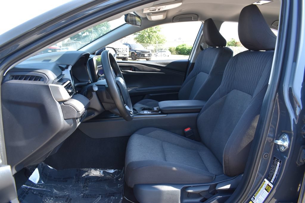 Used 2025 Toyota Camry LE FWD image 28