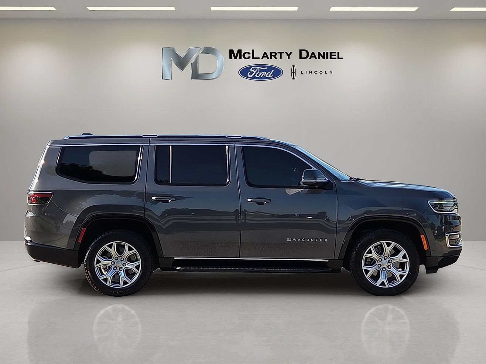 Used 2022 Jeep Wagoneer Series II AWD/4WD image 6