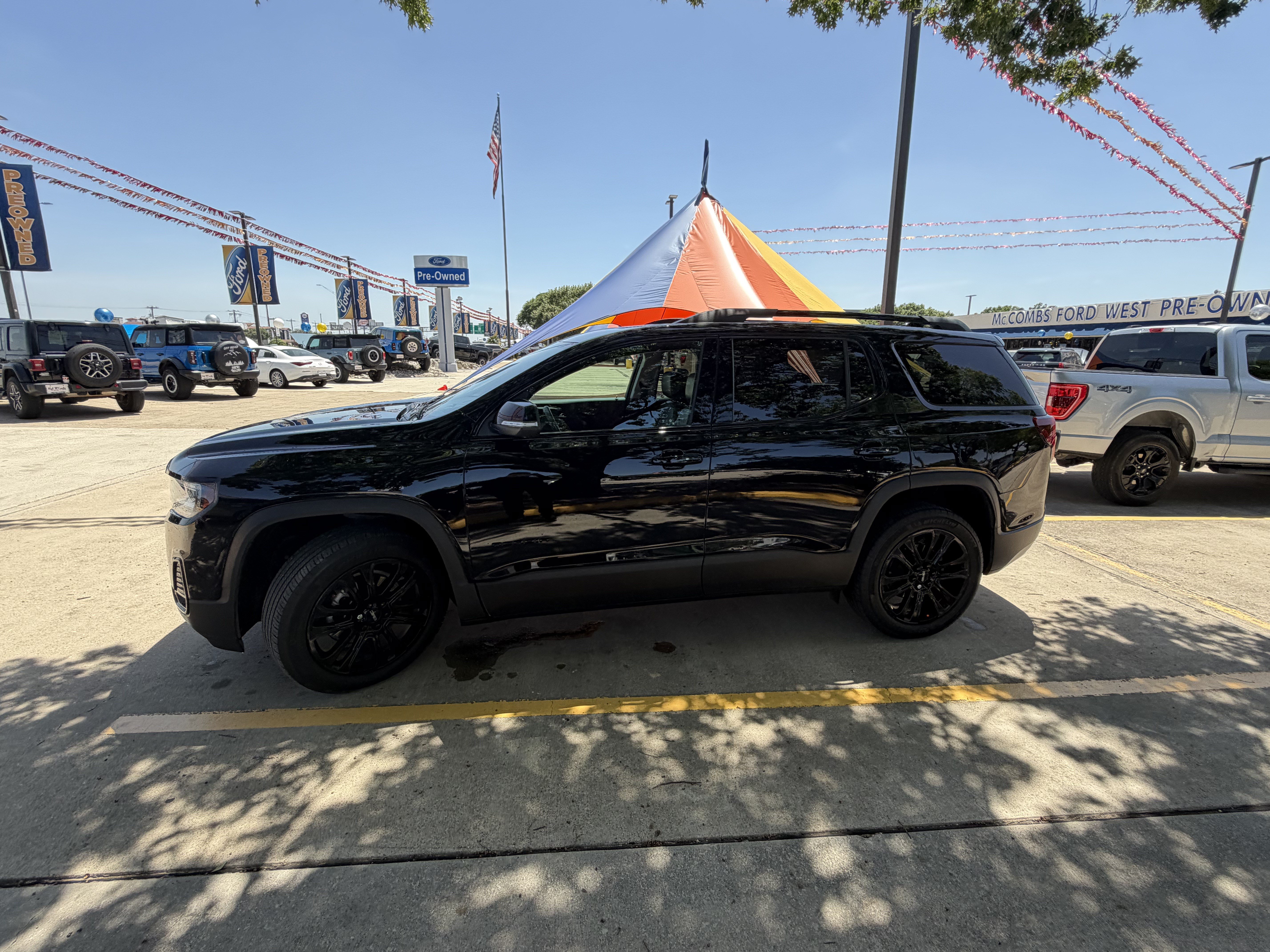 Used 2023 GMC Acadia SLT w/ Elevation Edition FWD image 11