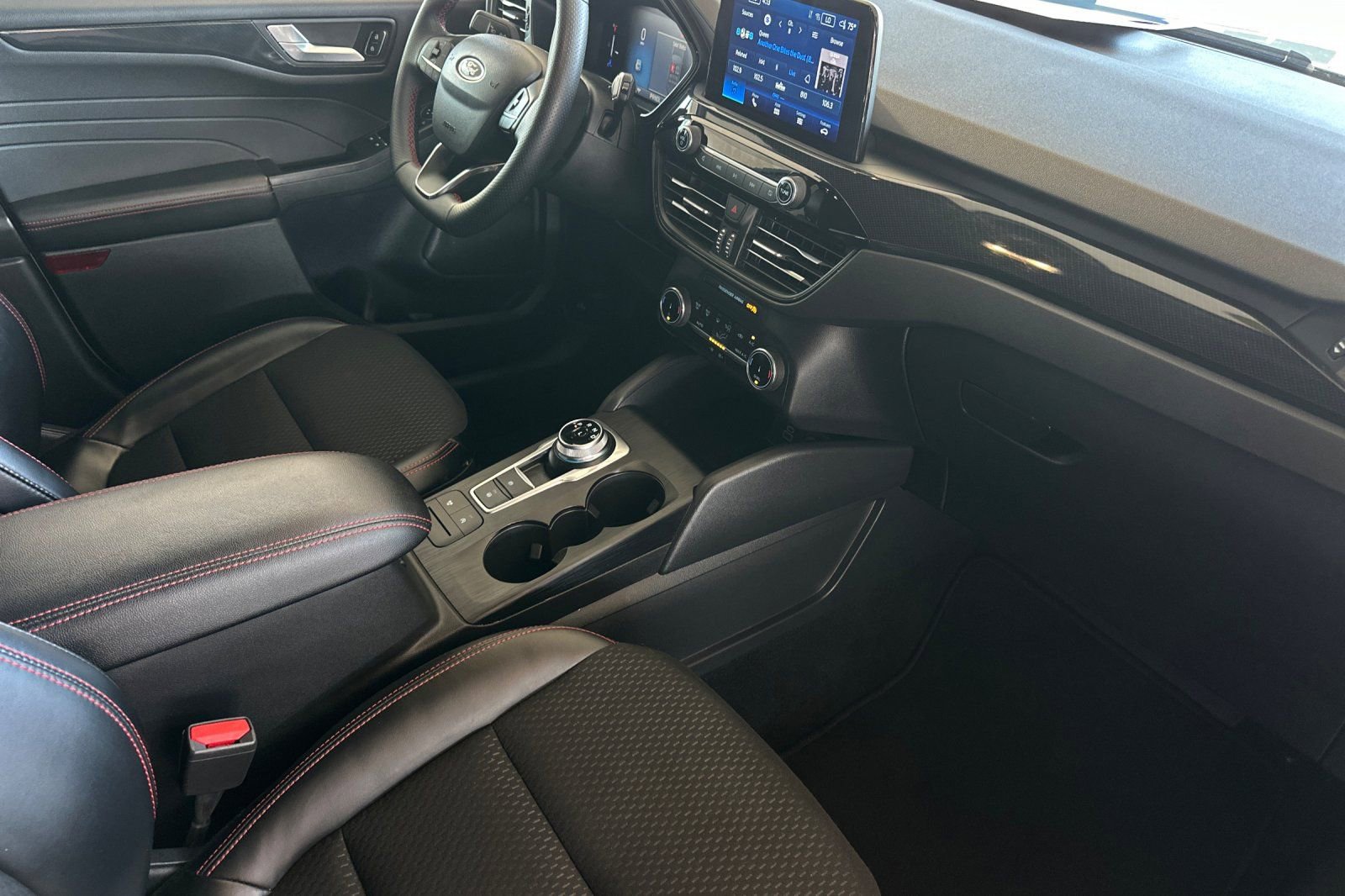 Certified 2025 Ford Escape ST-Line FWD image 15