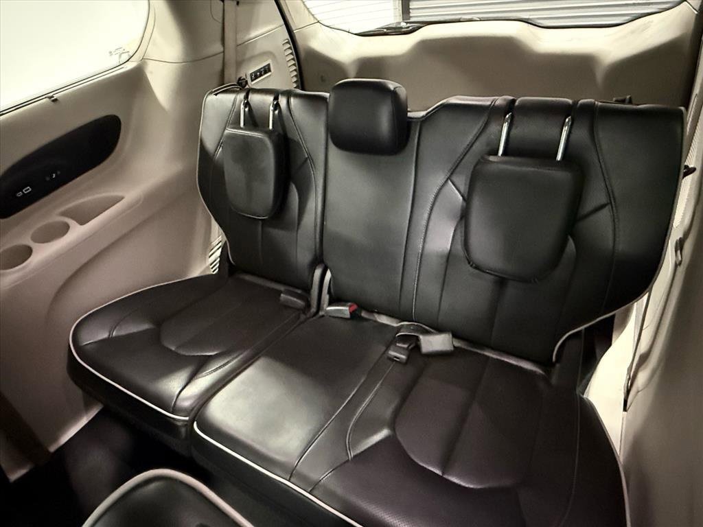 Used 2022 Chrysler Pacifica Limited image 14